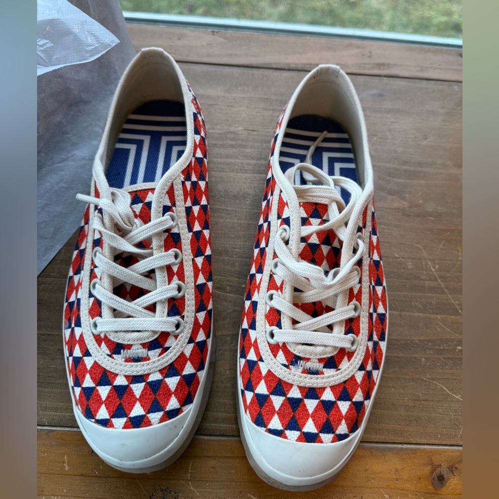 TORY SPORT EUC Printed Lace-Up Sneaker – Poppy Red Neato Geo 8 RARE - Picture 2 of 9